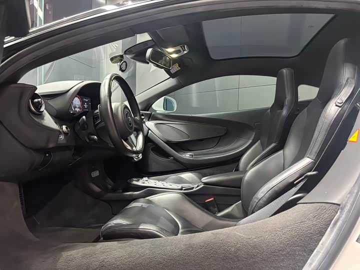 Фото 3 - McLaren GT