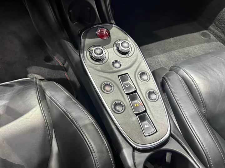 Фото 9 - McLaren GT