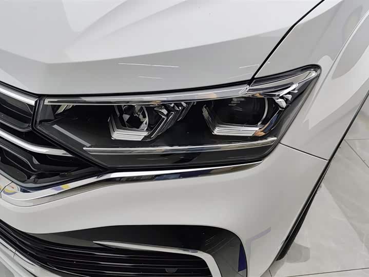 Фото 5 - Volkswagen Tayron X