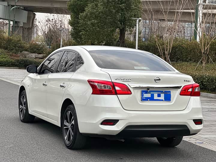 Фото 4 - Nissan Sylphy