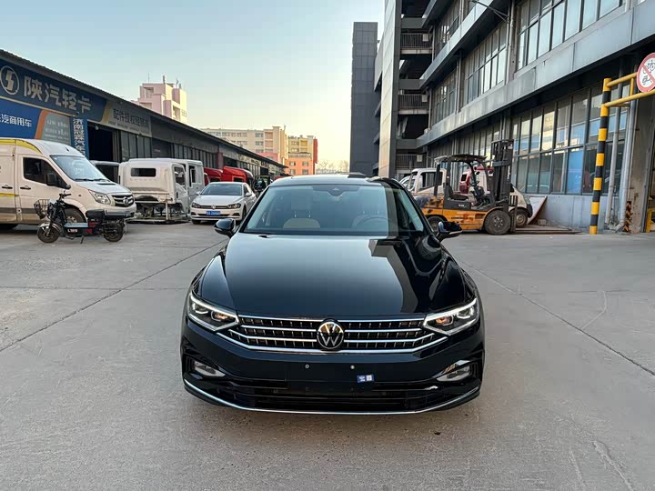 Фото 2 - Volkswagen Magotan