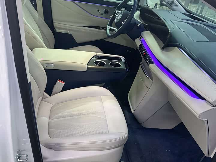 Фото 8 - Buick GL8 Hybrid