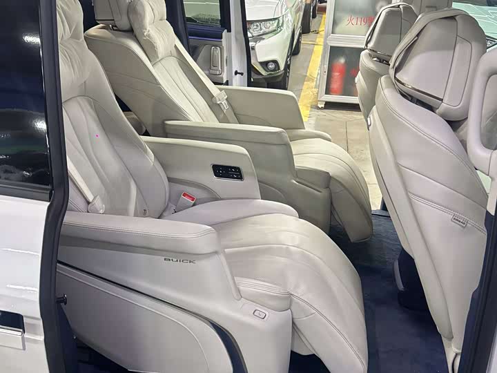 Фото 9 - Buick GL8 Hybrid