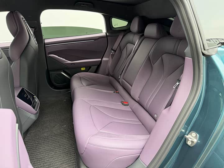 Фото 8 - XPeng P7