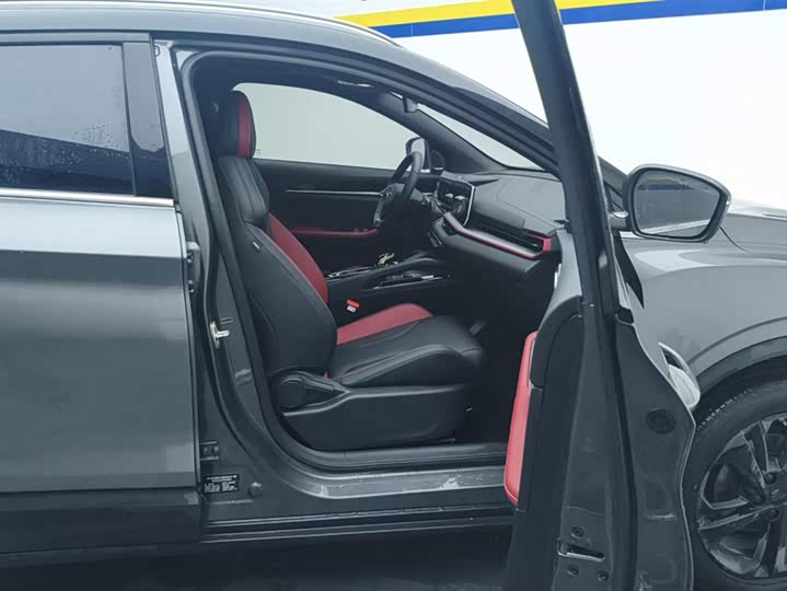 Фото 8 - Geely Coolray