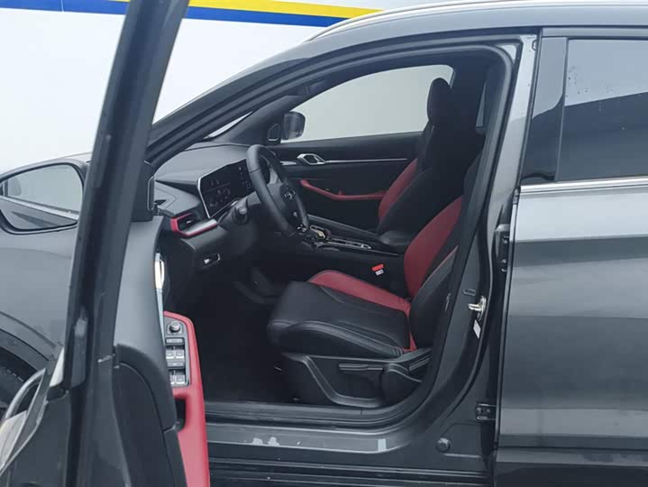 Фото 9 - Geely Coolray