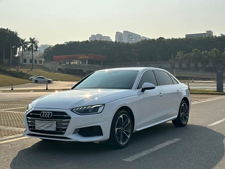 Фото 1 - Audi A4L