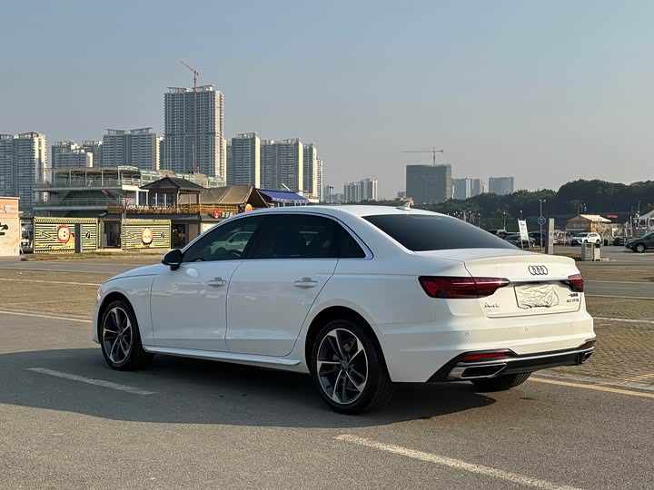 Фото 5 - Audi A4L