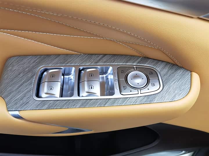 Фото 9 - Tank 500 Hybrid