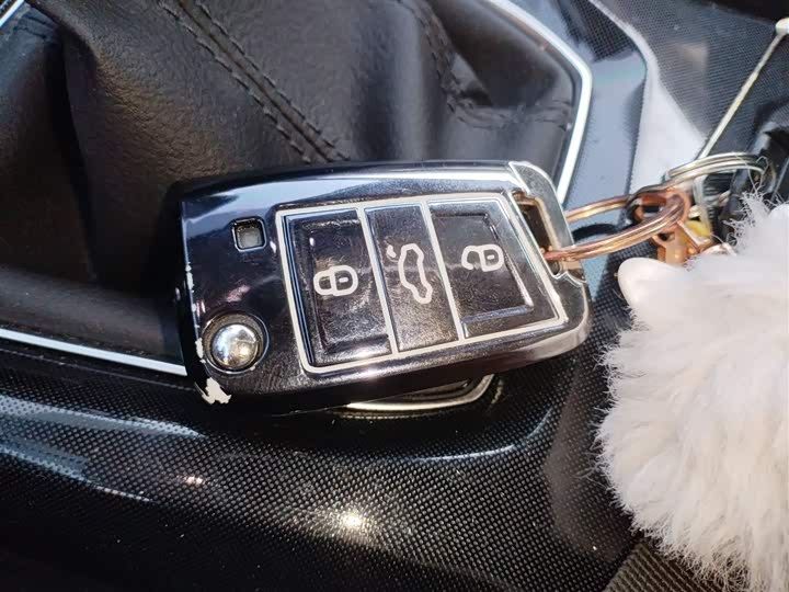 Фото 9 - Volkswagen Tharu