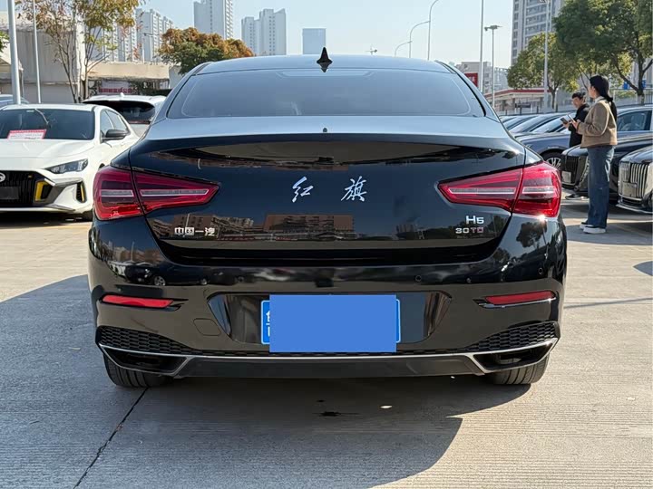 Фото 6 - Hongqi H5