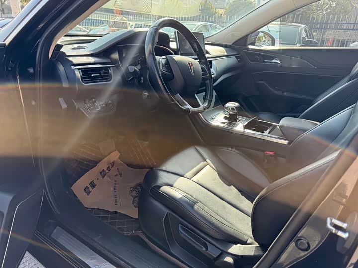 Фото 8 - Hongqi H5