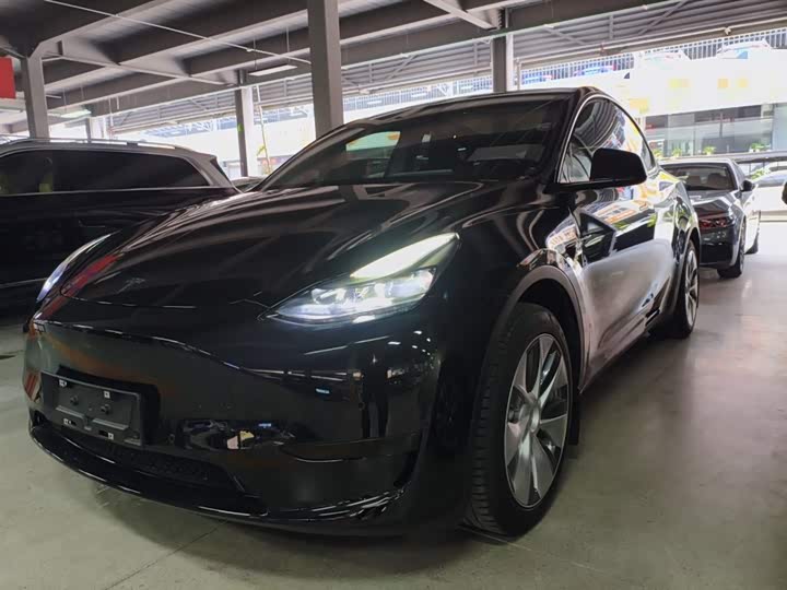 Фото 2 - Tesla Model Y