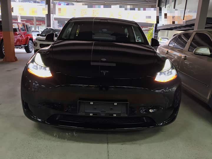 Фото 3 - Tesla Model Y