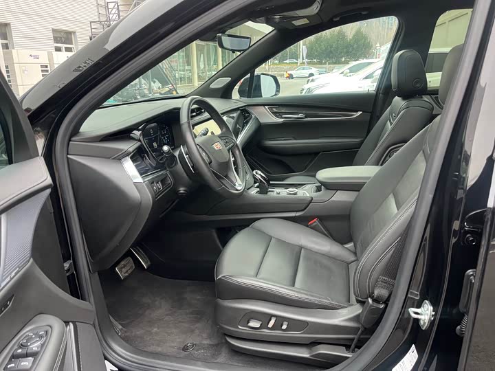 Фото 4 - Cadillac XT6