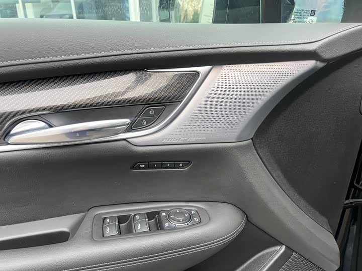 Фото 6 - Cadillac XT6