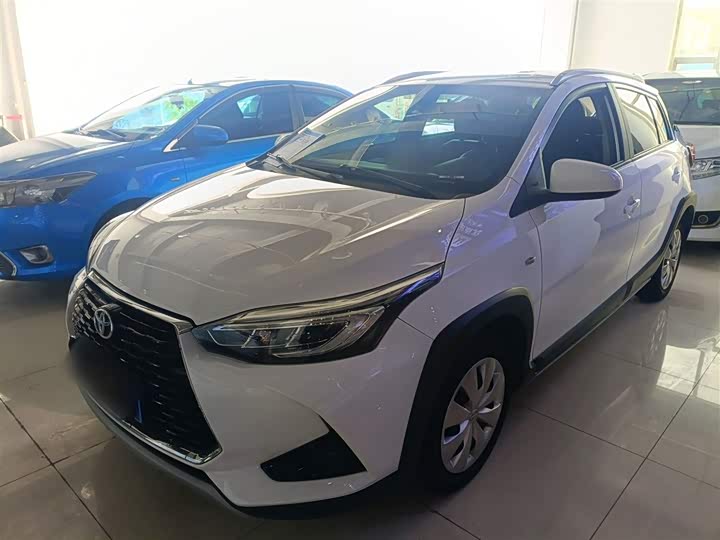 Фото 1 - Toyota Yaris L Hatchback