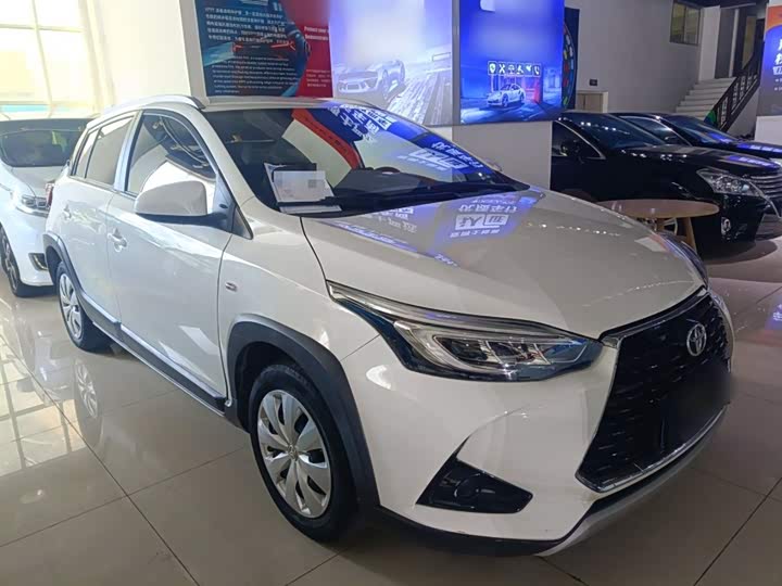 Фото 4 - Toyota Yaris L Hatchback