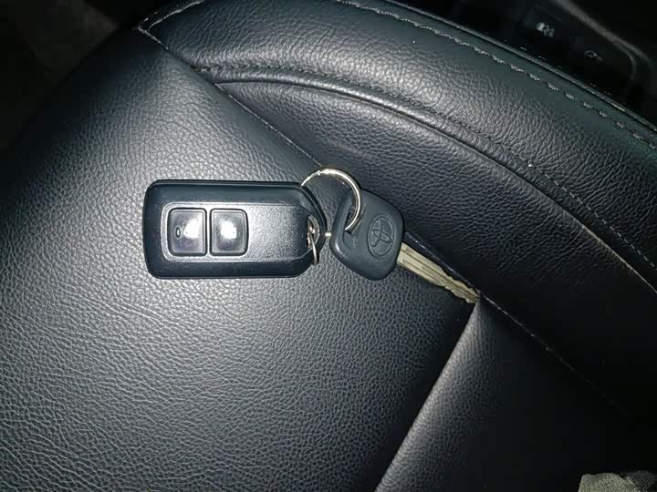 Фото 9 - Toyota Yaris L Hatchback