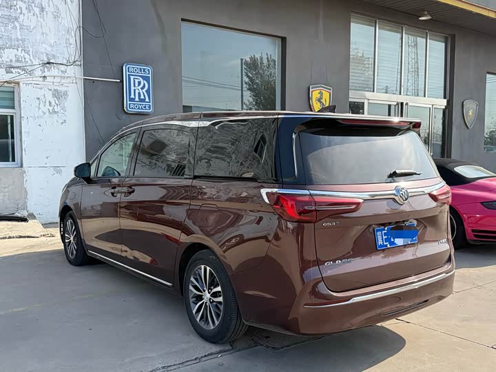 Фото 2 - Buick GL8 ES