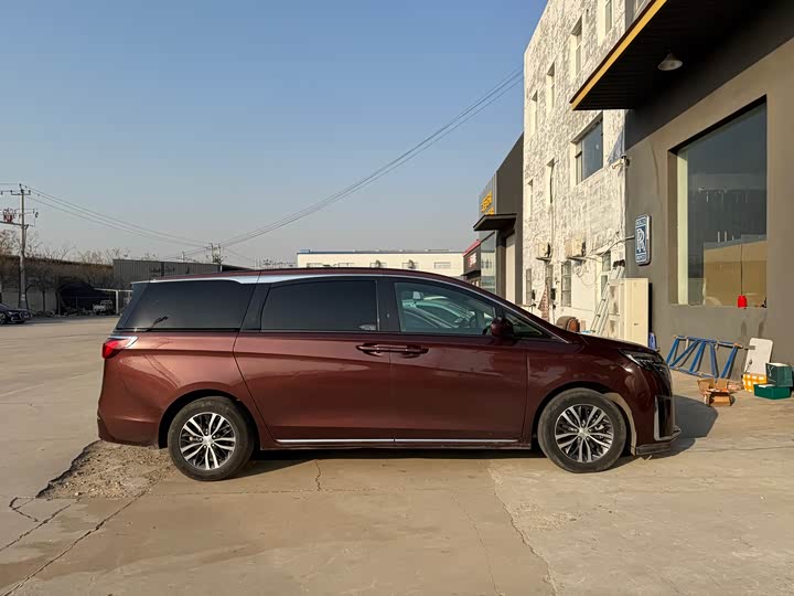 Фото 3 - Buick GL8 ES