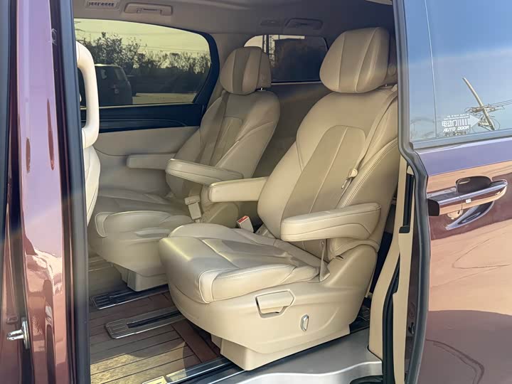 Фото 4 - Buick GL8 ES