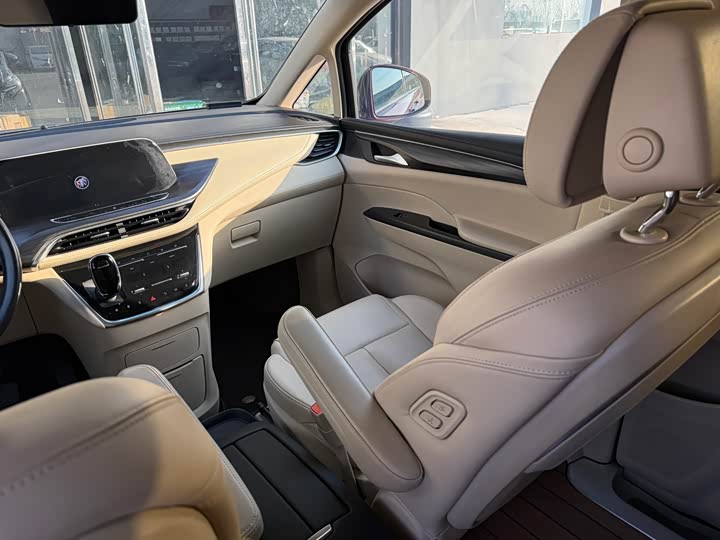 Фото 6 - Buick GL8 ES