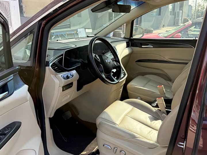 Фото 9 - Buick GL8 ES