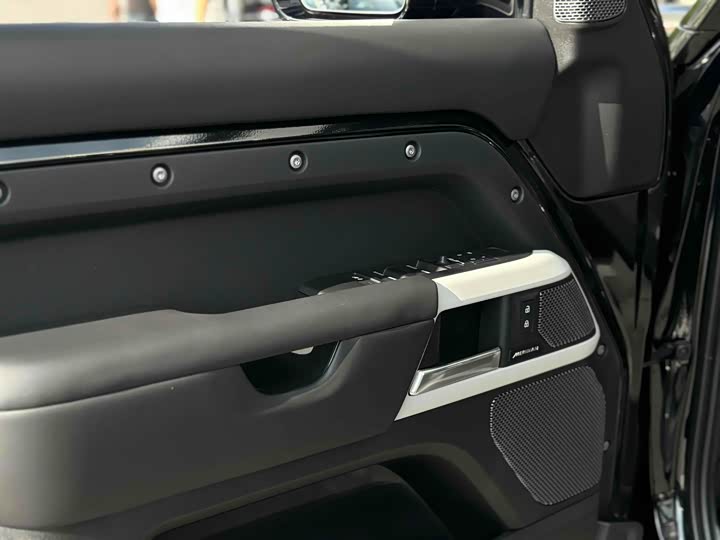 Фото 9 - Land Rover Defender