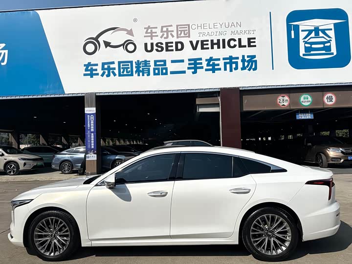 Фото 7 - Bestune B70