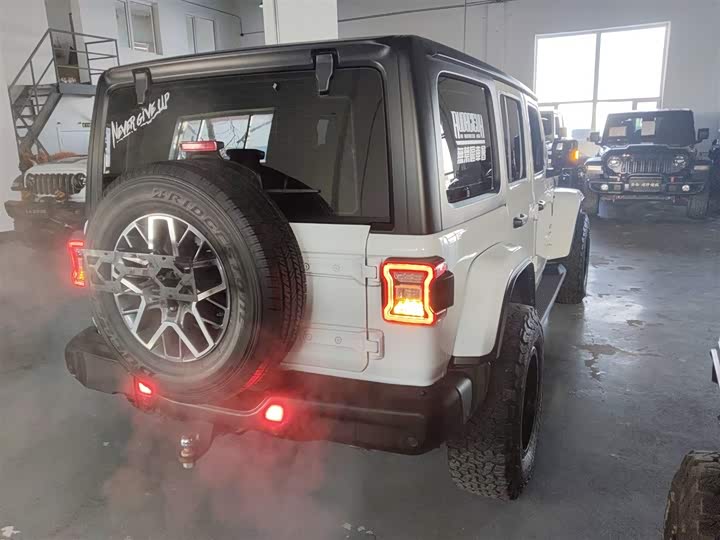 Фото 7 - Jeep Wrangler Hybrid
