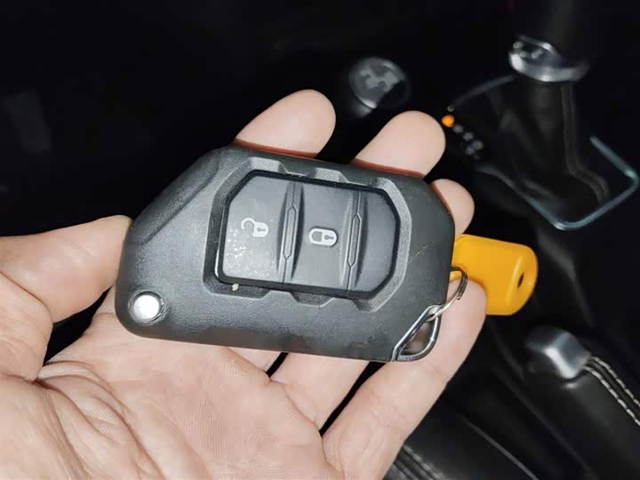 Фото 9 - Jeep Wrangler Hybrid