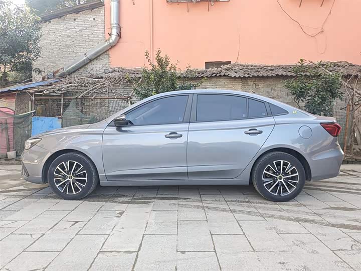 Фото 5 - Roewe i5