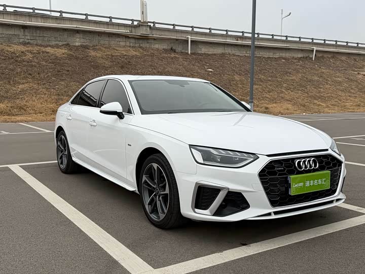 Фото 2 - Audi A4L