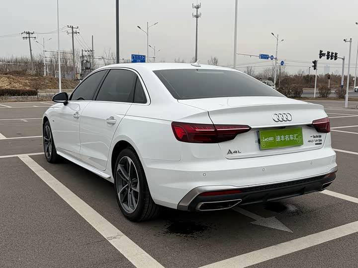 Фото 6 - Audi A4L