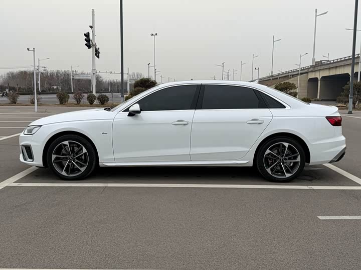 Фото 7 - Audi A4L