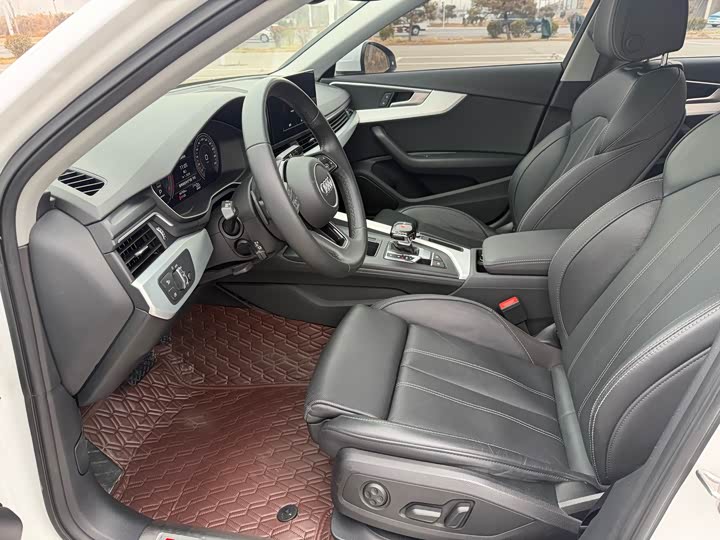 Фото 8 - Audi A4L