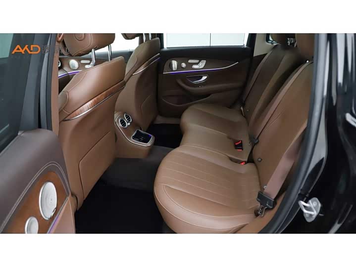 Фото 7 - Mercedes-Benz E-Class