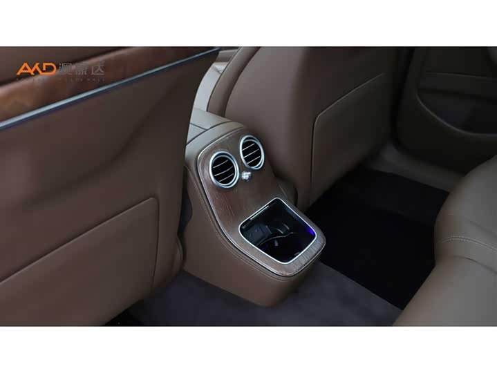 Фото 9 - Mercedes-Benz E-Class