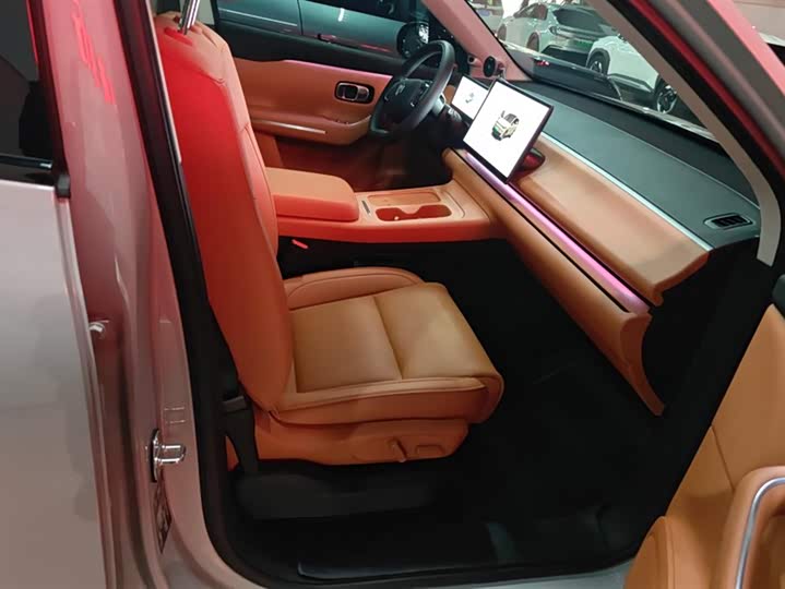 Фото 8 - Leapmotor C10