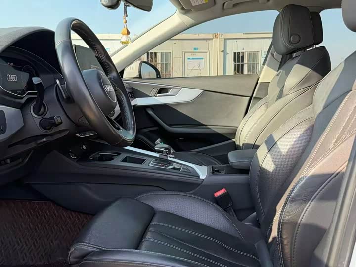 Фото 4 - Audi A4L