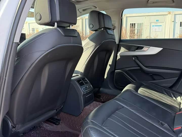 Фото 6 - Audi A4L