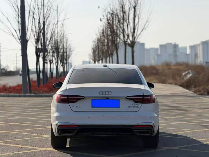 Фото 8 - Audi A4L