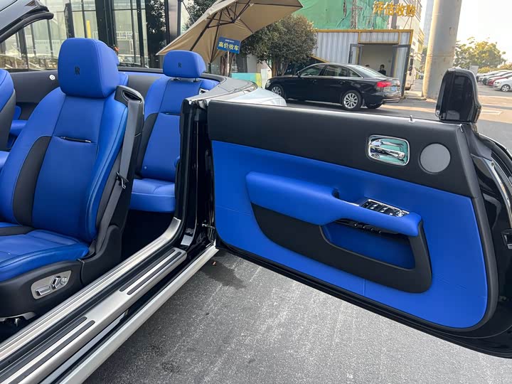 Фото 3 - Rolls-Royce Dawn