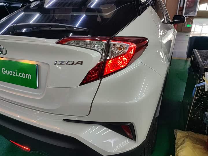 Фото 8 - Toyota Izoa