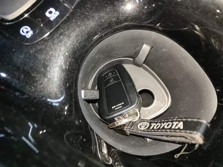 Фото 9 - Toyota Izoa