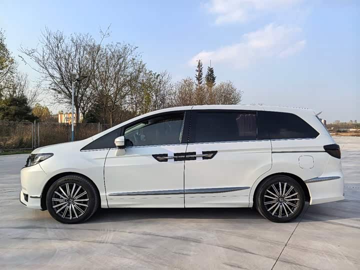 Фото 6 - Honda Elysion