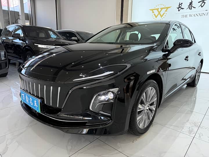 Фото 1 - Hongqi E-QM5