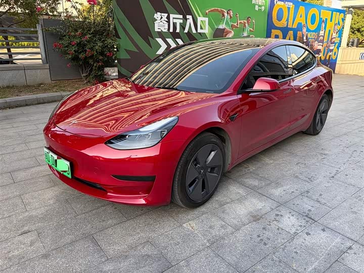 Фото 1 - Tesla Model 3