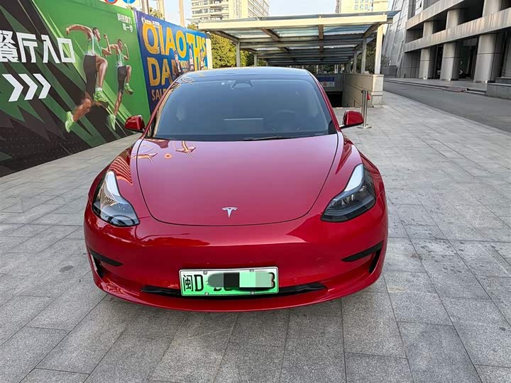 Фото 3 - Tesla Model 3